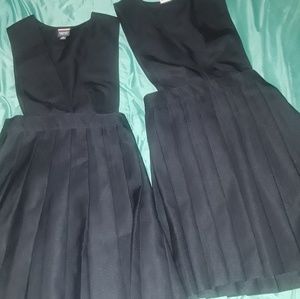 Girl's uniform skirt jumper never worn size 10.